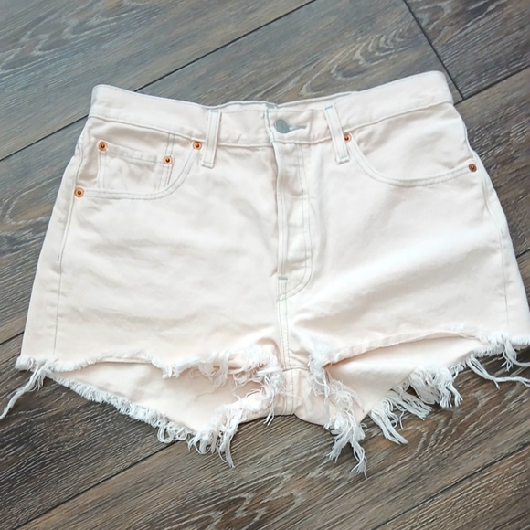 Levi's 501 Cream Pink Buttonfly Distressed Jean Shorts Womens Size 31 - Picture 1 of 9
